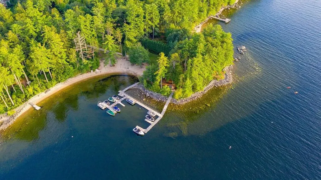 23 Casselton Road Raymond ME 04071