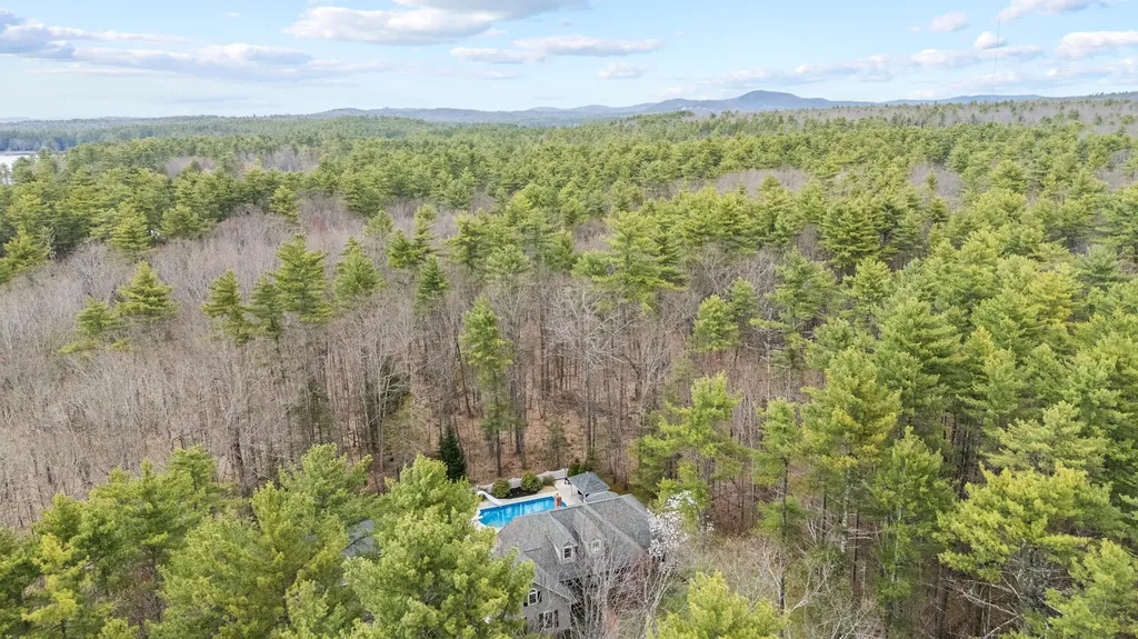 23 Casselton Road Raymond ME 04071