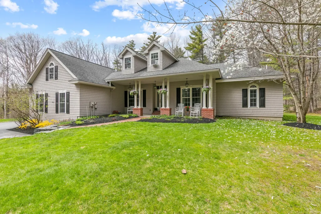 23 Casselton Road Raymond ME 04071