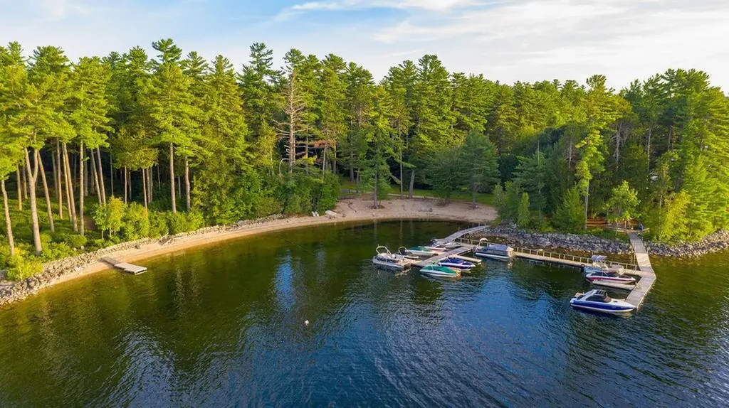 23 Casselton Road Raymond ME 04071
