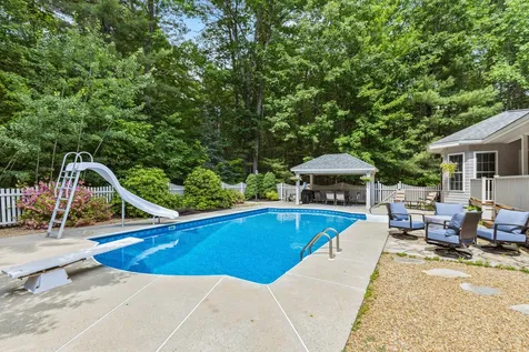 23 Casselton Road Raymond ME 04071