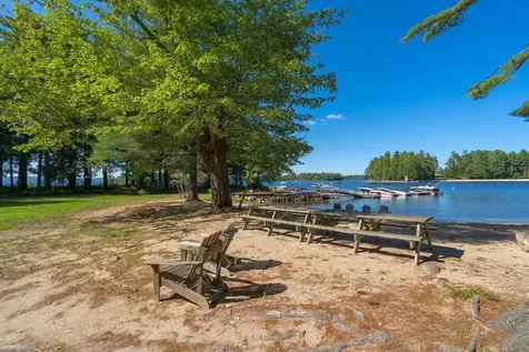 23 Casselton Road Raymond ME 04071