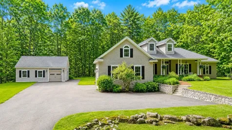 23 Casselton Road Raymond ME 04071