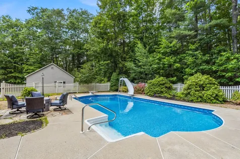 23 Casselton Road Raymond ME 04071