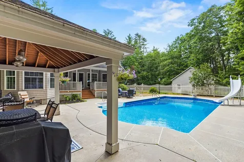 23 Casselton Road Raymond ME 04071