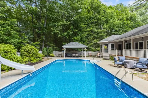 23 Casselton Road Raymond ME 04071