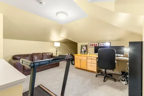 23 Casselton Road Raymond ME 04071