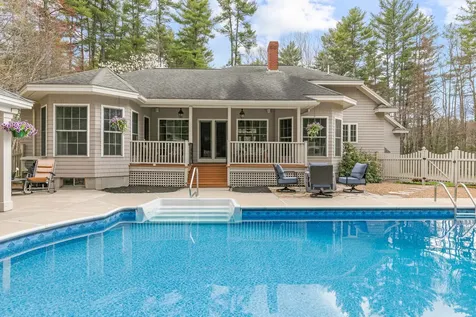 23 Casselton Road Raymond ME 04071