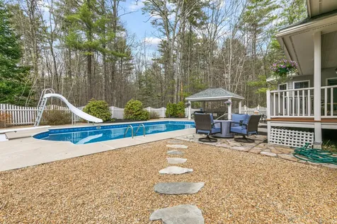 23 Casselton Road Raymond ME 04071