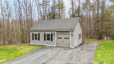 23 Casselton Road Raymond ME 04071