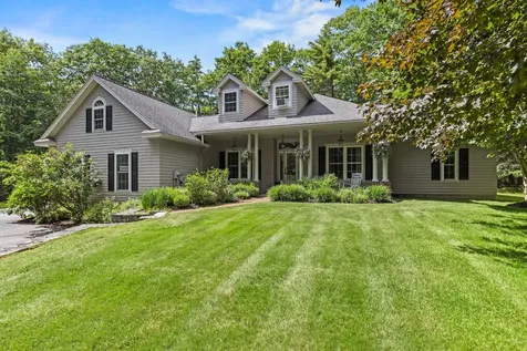 23 Casselton Road Raymond ME 04071