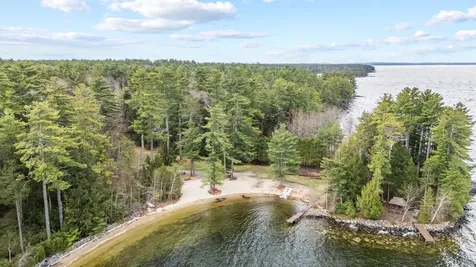 23 Casselton Road Raymond ME 04071