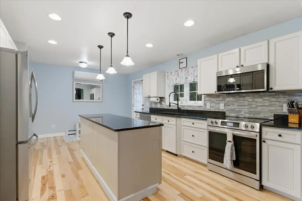 13 Bowdoin Drive Lewiston ME 04240