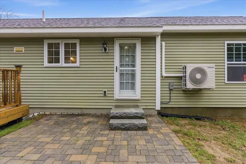 13 Bowdoin Drive Lewiston ME 04240