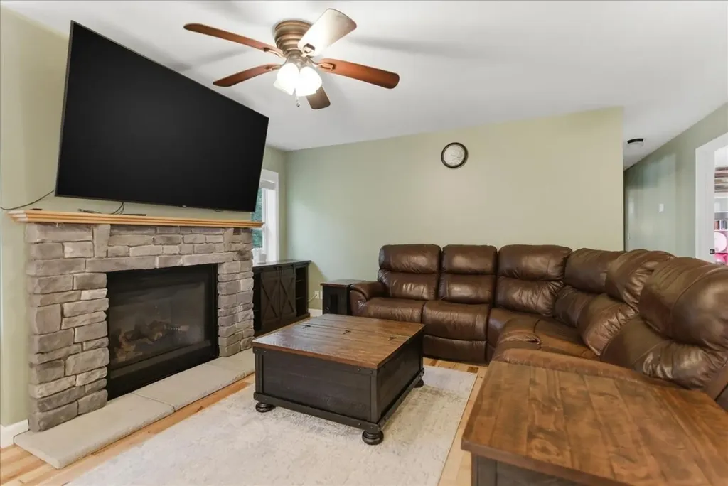 13 Bowdoin Drive Lewiston ME 04240