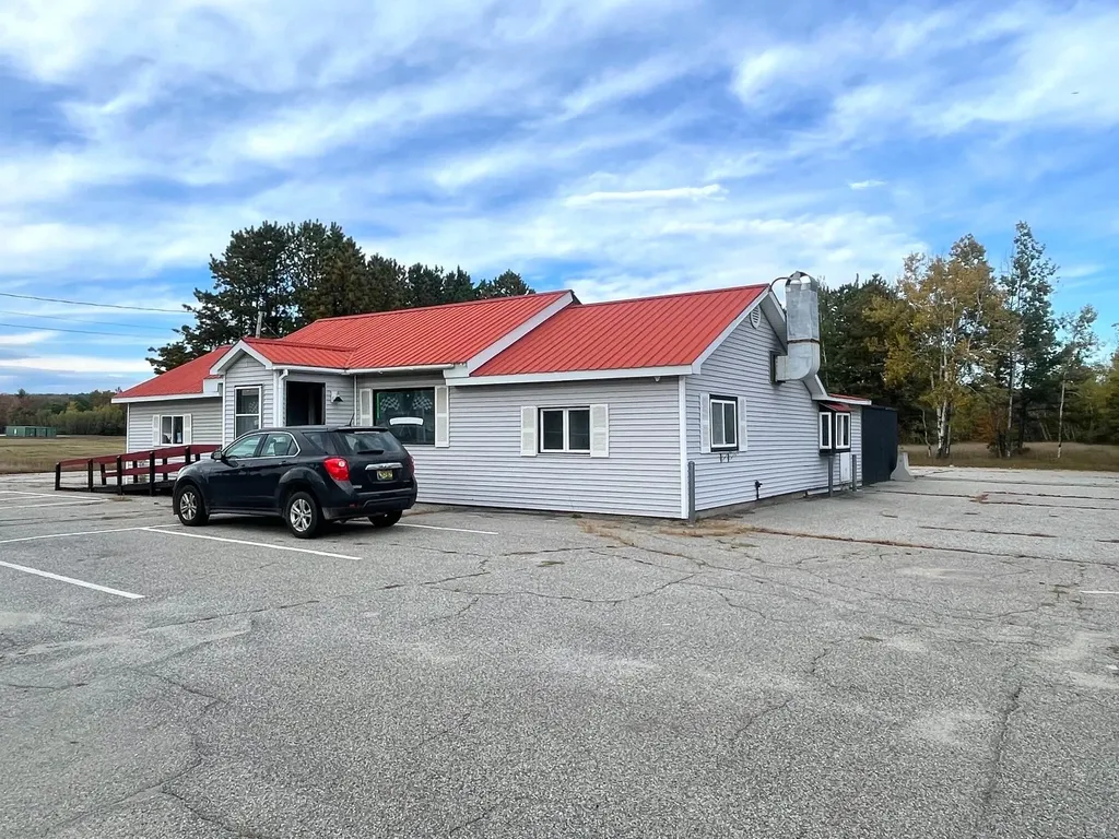 901 Main Street Oxford ME 04270