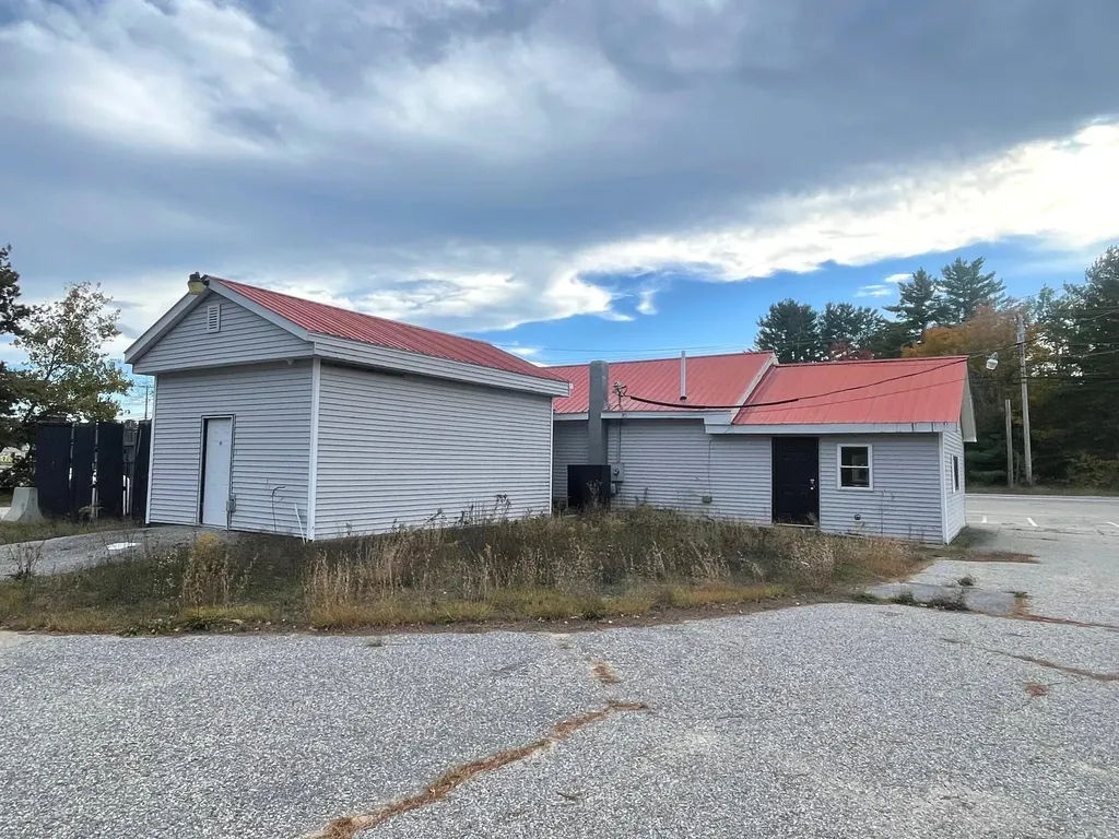 901 Main Street Oxford ME 04270