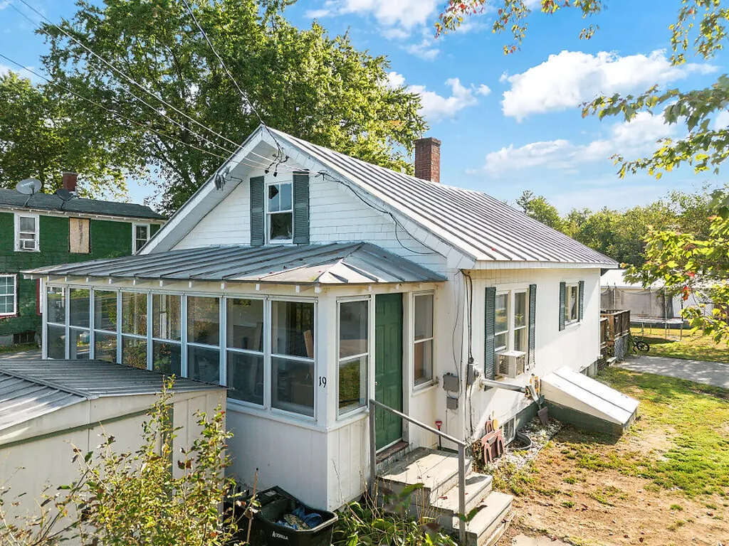 19 Summer Street Madison ME 04950