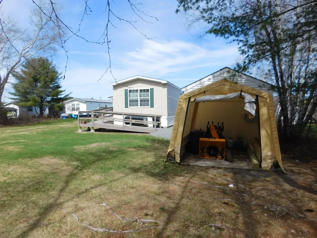 33 Lorna Lane Glenburn ME 04401