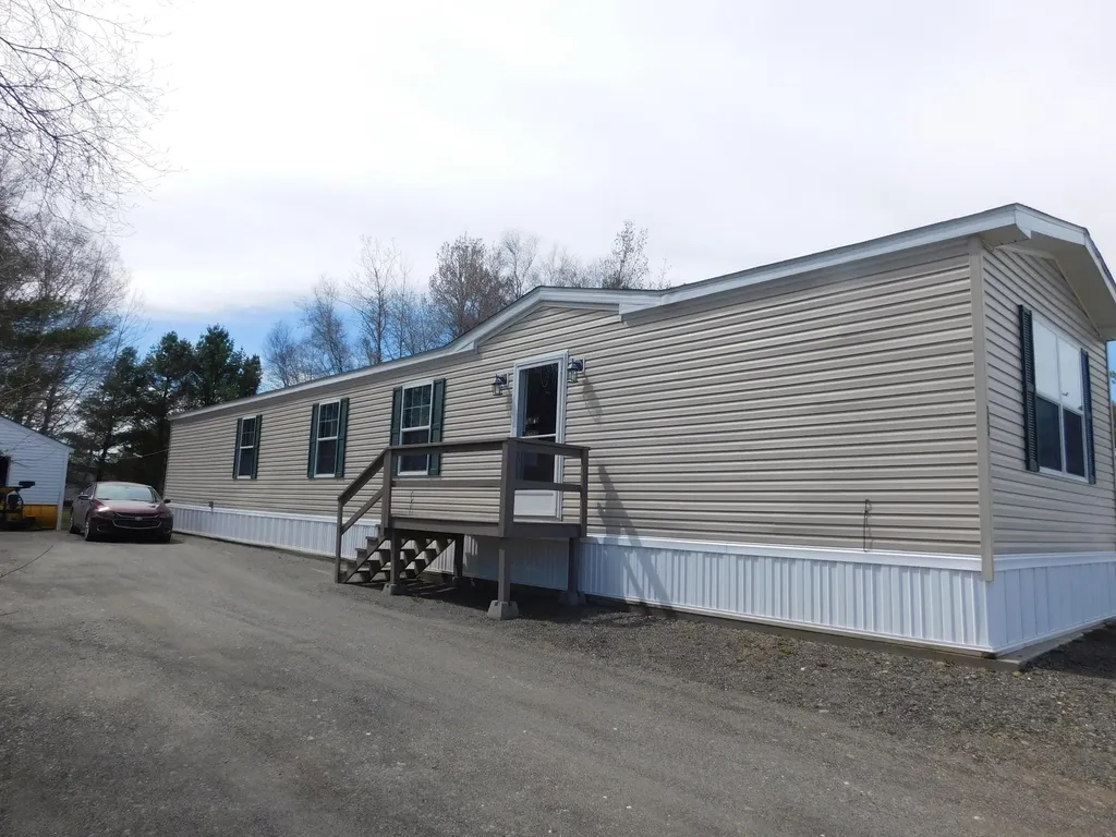 33 Lorna Lane Glenburn ME 04401
