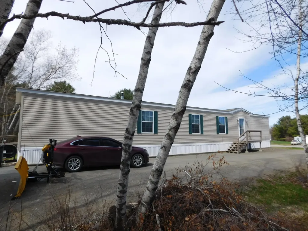 33 Lorna Lane Glenburn ME 04401