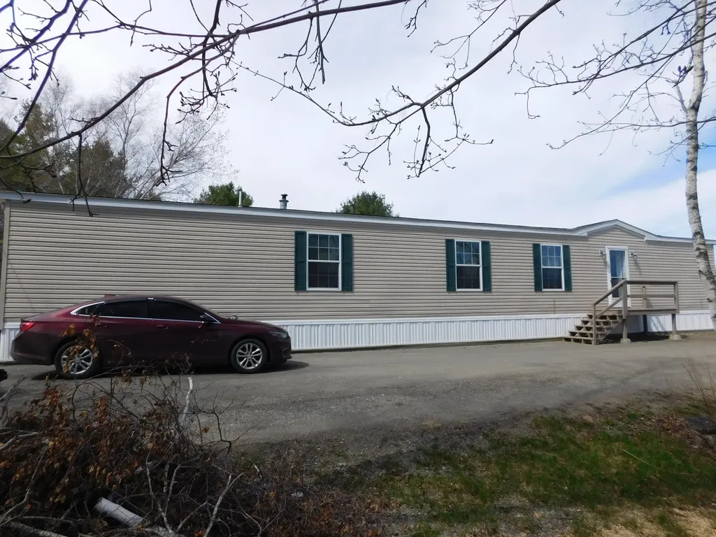 33 Lorna Lane Glenburn ME 04401