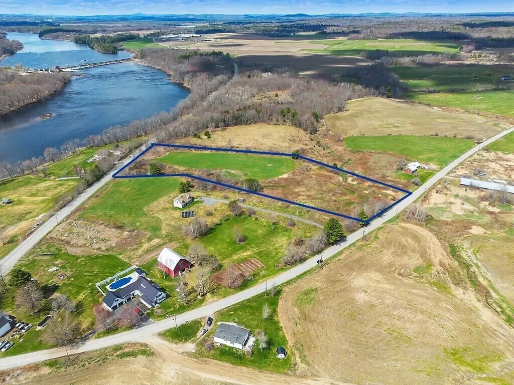 1.3 River Road Benton ME 04901