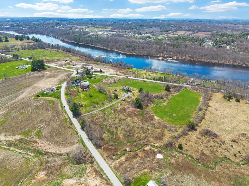 1.3 River Road Benton ME 04901