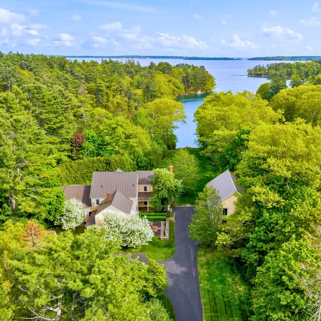Falmouth ME, 127 Foreside Road