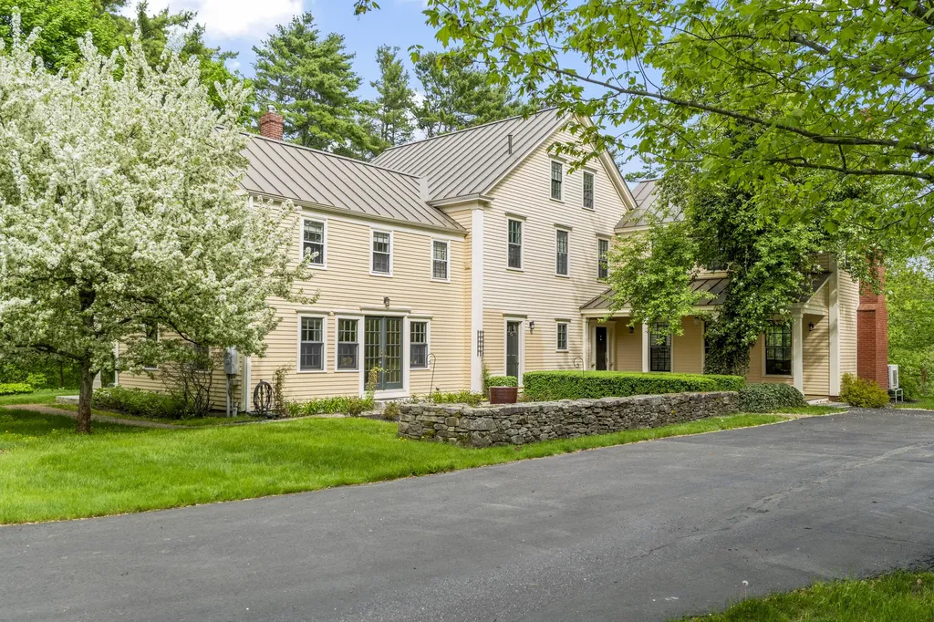 Falmouth ME, 127 Foreside Road