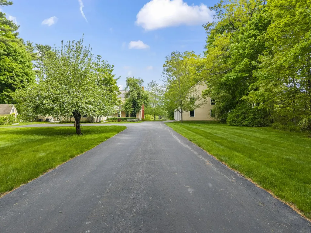 127 Foreside Road Falmouth ME 04105