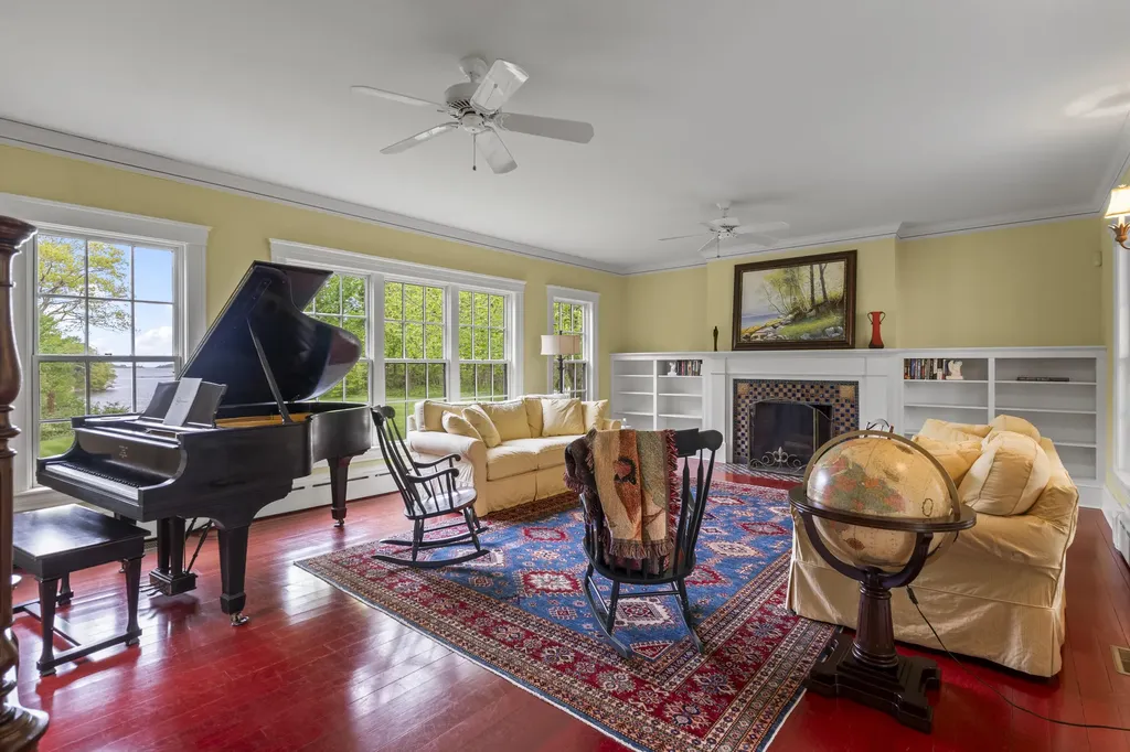 127 Foreside Road Falmouth ME 04105