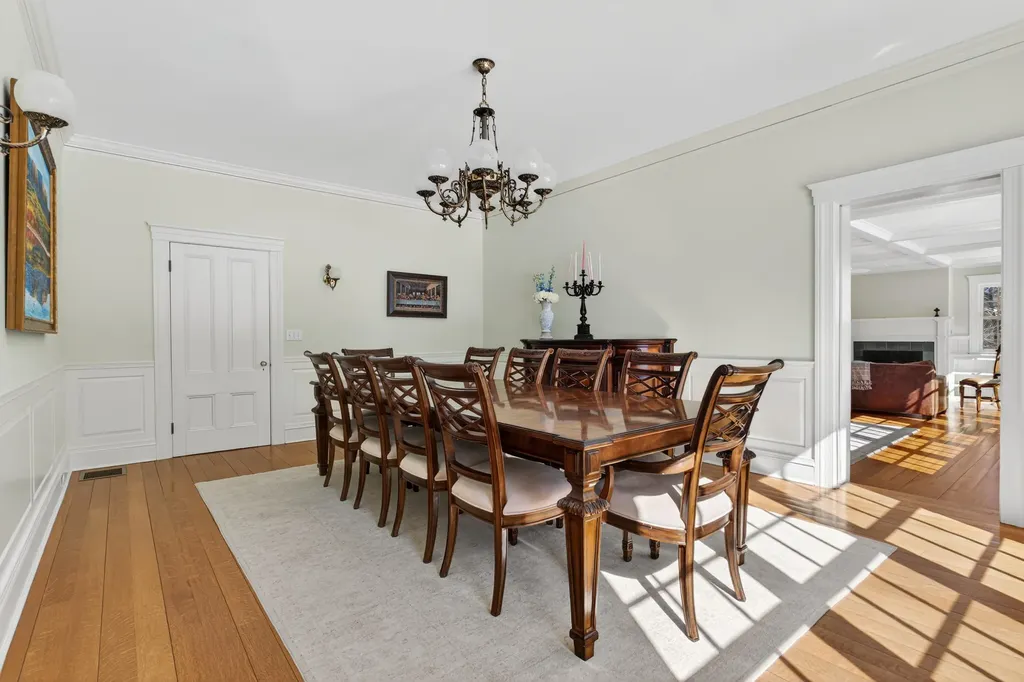 127 Foreside Road Falmouth ME 04105