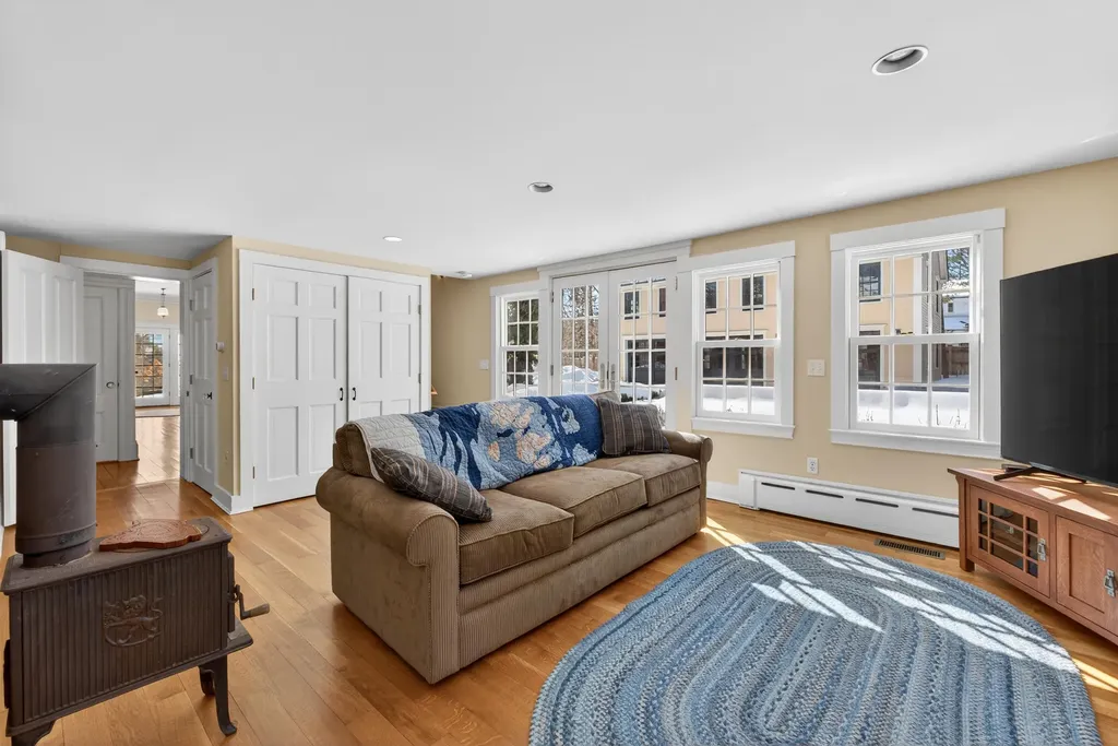 127 Foreside Road Falmouth ME 04105