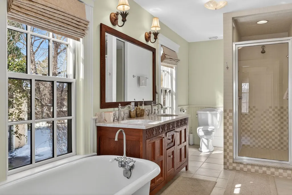 127 Foreside Road Falmouth ME 04105