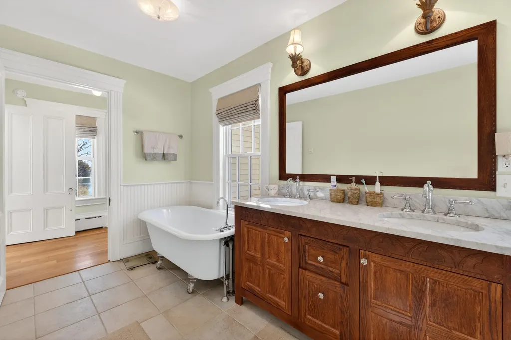 127 Foreside Road Falmouth ME 04105
