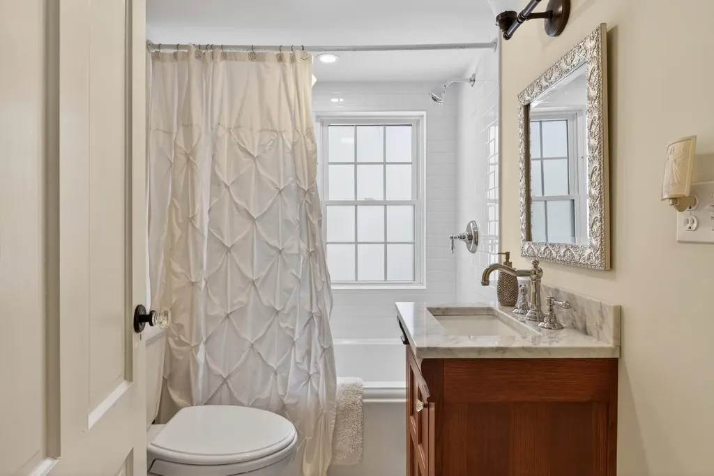 127 Foreside Road Falmouth ME 04105