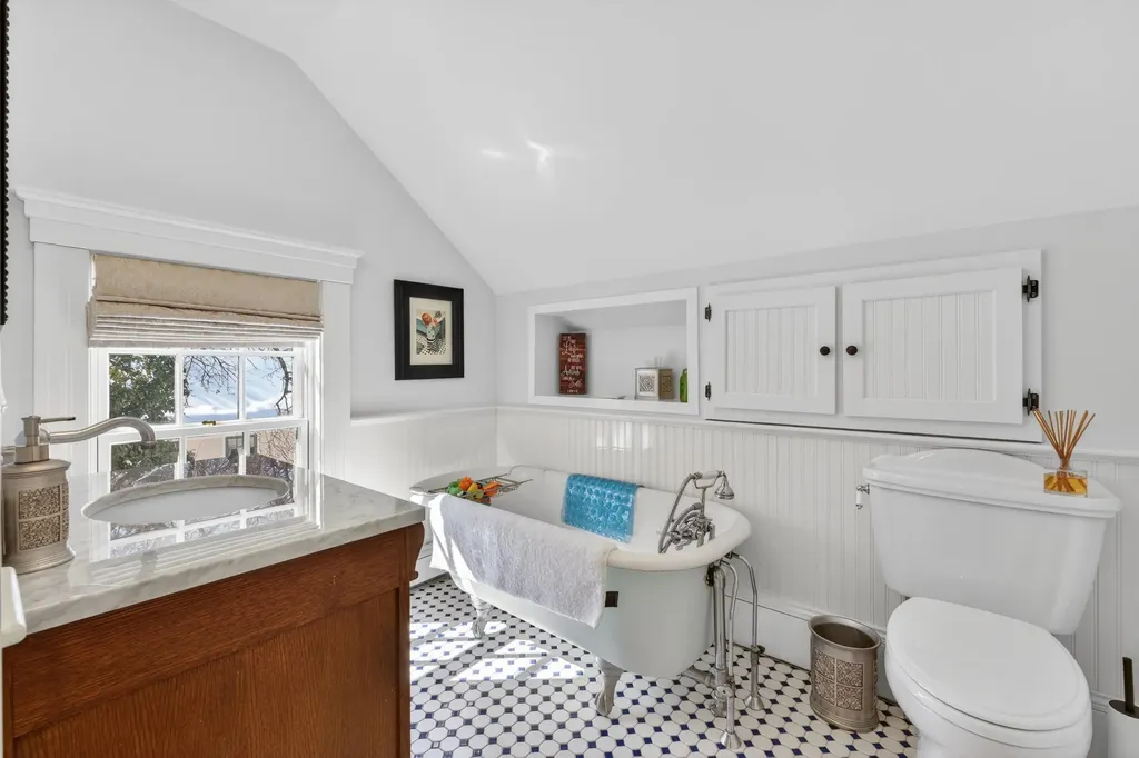 127 Foreside Road Falmouth ME 04105