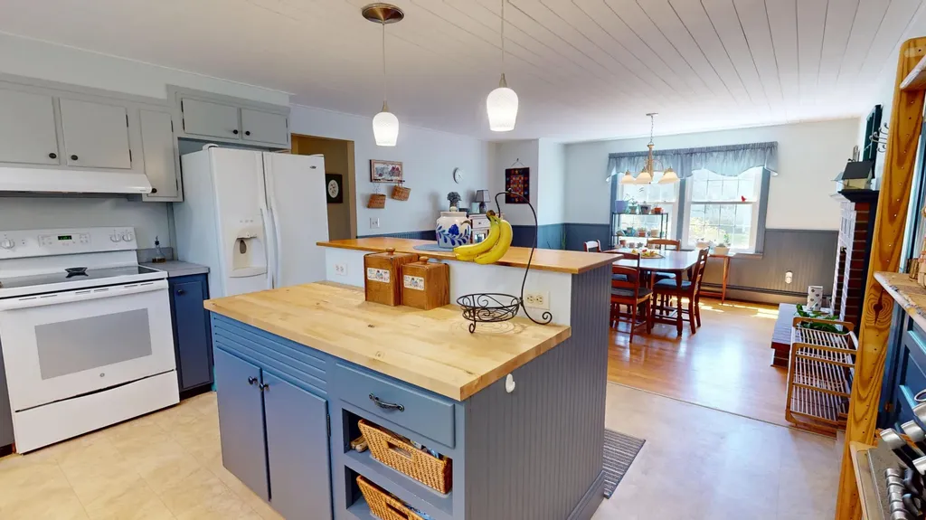 18 Sunset Drive Orono ME 04473