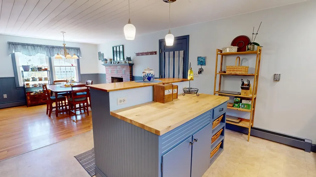 18 Sunset Drive Orono ME 04473