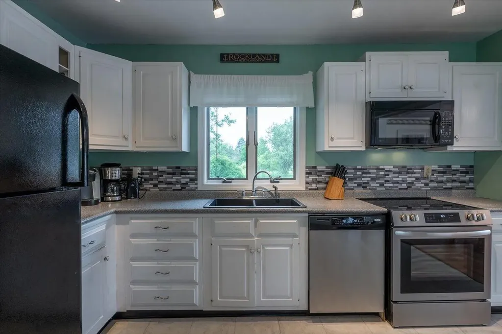 60 Waldo Avenue Rockland ME 04841