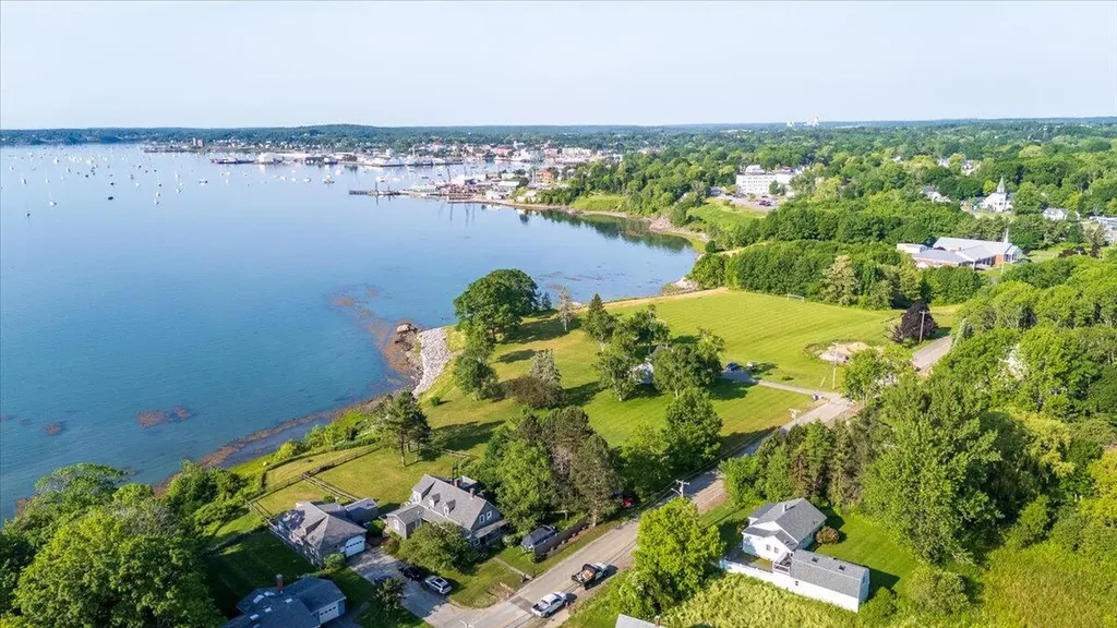 60 Waldo Avenue Rockland ME 04841
