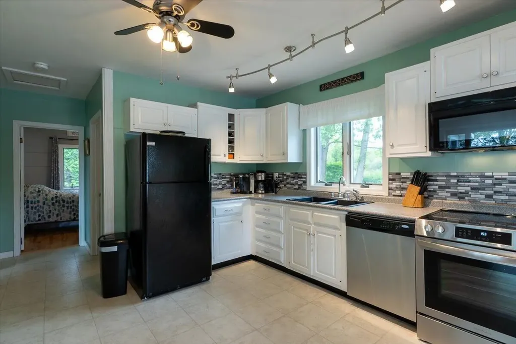 60 Waldo Avenue Rockland ME 04841