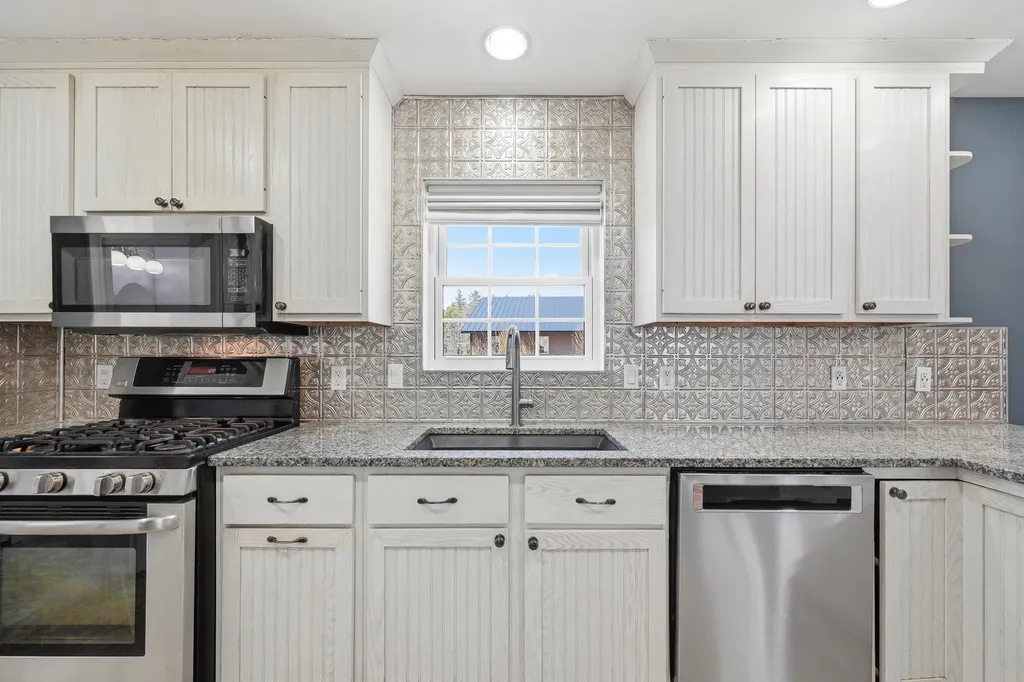 52 Plum Lane Belgrade ME 04917