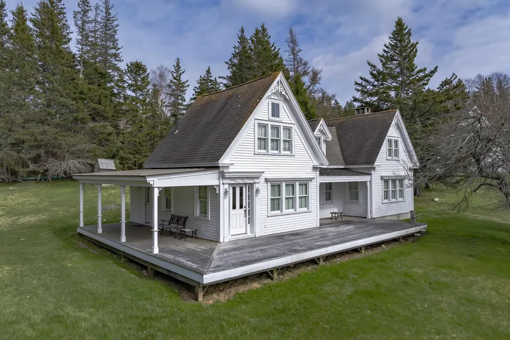 55 Ferry Road Swans Island ME 04685