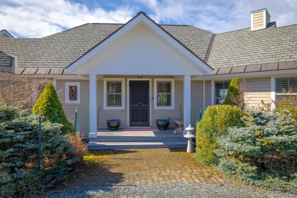 98 Birdsong Lane Surry ME 04684