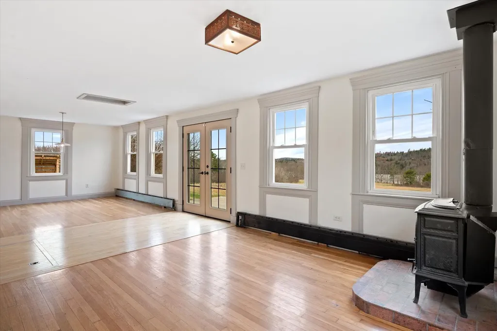 11 Woodbury Way Verona Island ME 04416