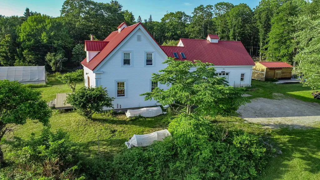 11 Woodbury Way Verona Island ME 04416