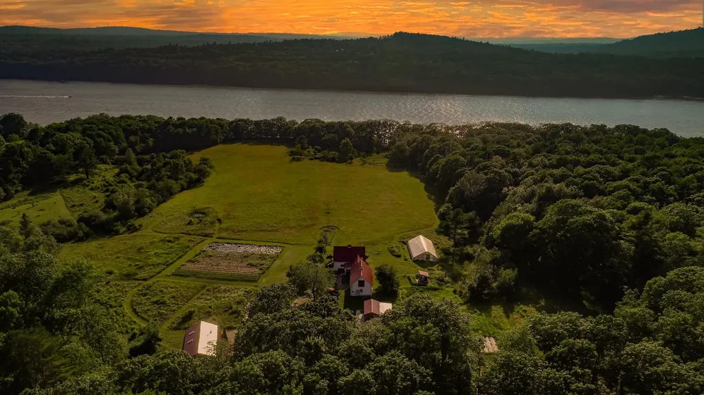11 Woodbury Way Verona Island ME 04416
