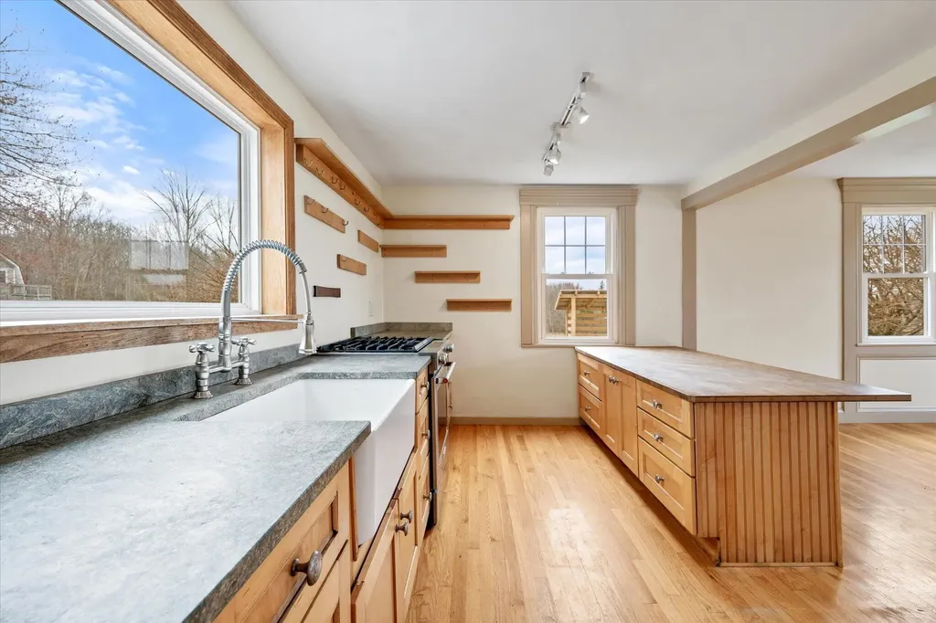 11 Woodbury Way Verona Island ME 04416